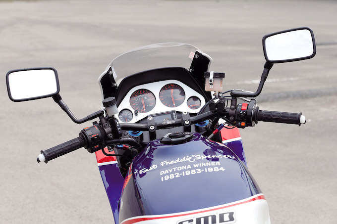 GMBグリフィンモータービルド VF1000R（ホンダ VF1000R）のカスタム画像