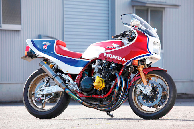 モータースポーツショップwith Cb1100r ホンダ Cb1100r プロが造るカスタム バイクブロス