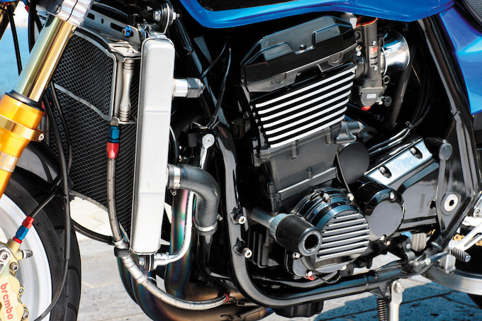 バイクガレージY's ZRX1200R（カワサキ ZRX1200R）のカスタム画像