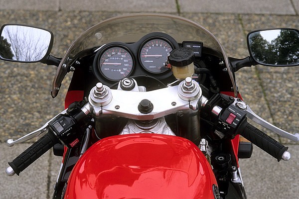ヤマハ Tzr500v4 Rzv500r プロが造るカスタム バイクブロス ヤマハ Tzr500v4 Rzv500r プロが造るカスタム バイクブロス