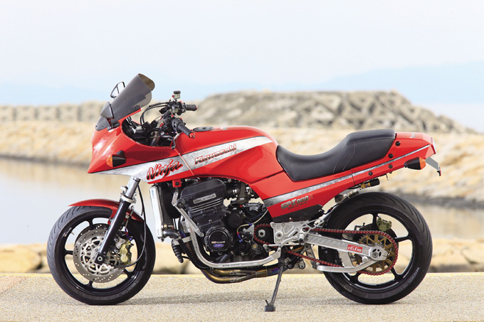 COLORS GPZ900R（カワサキ GPZ900R）のカスタム画像