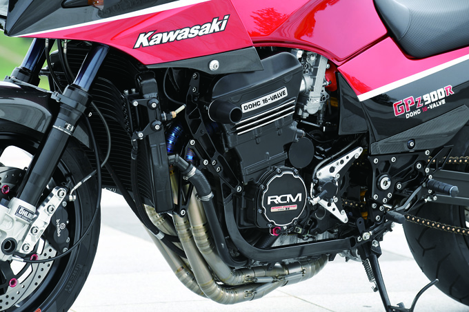 SANCTUARY RED EAGLE GPZ900R（カワサキ GPZ900R）のカスタム画像