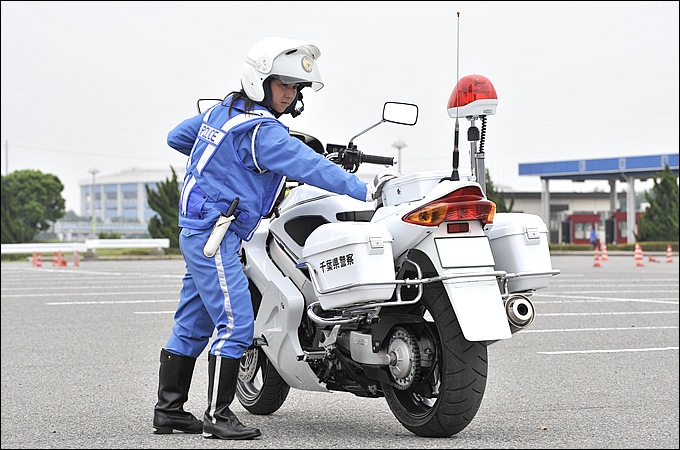 Lesson4 女性隊員 白バイ流 究極の安全運転テクニック バイクブロス マガジンズ