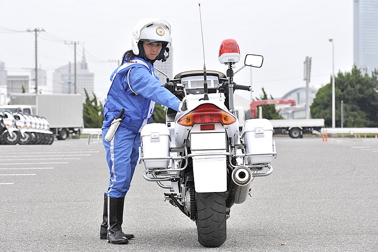 Lesson4 女性隊員 白バイ流 究極の安全運転テクニック バイクブロス マガジンズ