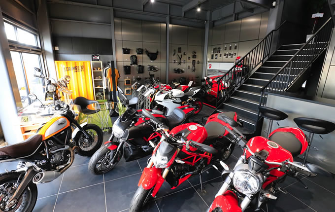 大阪市に初めて誕生したドゥカティ正規ディーラー ドゥカティ大阪ウエスト バイクブロス マガジンズ