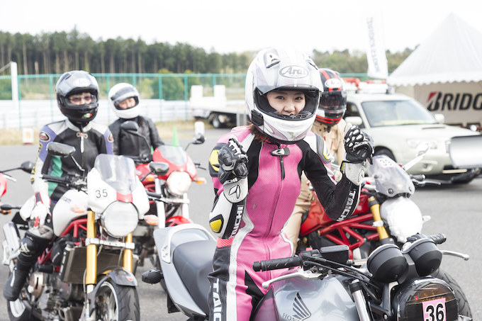 レディースも安心のサーキット走行会 Battlax Fun Ride Meeting 17 特集記事 最新情報 バイクブロス マガジンズ レディースも安心のサーキット走行会 Battlax Fun Ride Meeting 17 特集記事 最新情報 バイクブロス マガジンズ