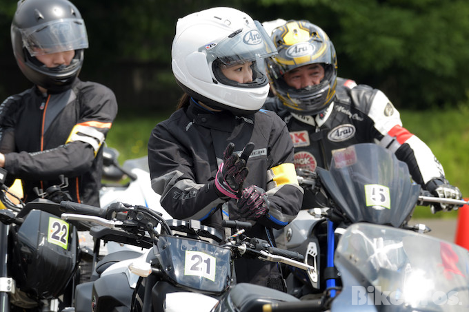 女子も初心者もサーキット走行は『BATTLAX FUN ＆ RIDE MEETING』から!!