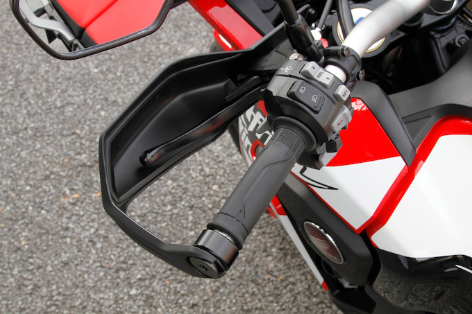 新型アフリカツイン その細部に迫る オフロードバイクならバイクブロス