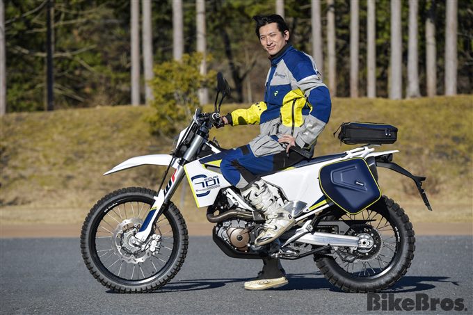 701ENDUROが最も得意とする舗装路の先のフィールドへ！の画像