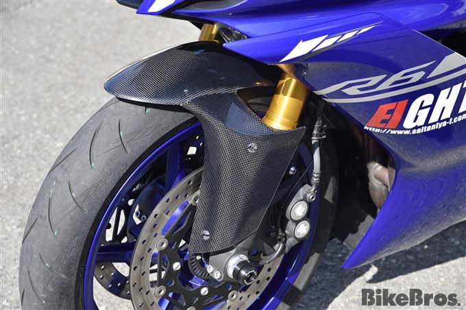 YZF-R6をスタイリッシュに飾るオリジナルボディパーツの画像