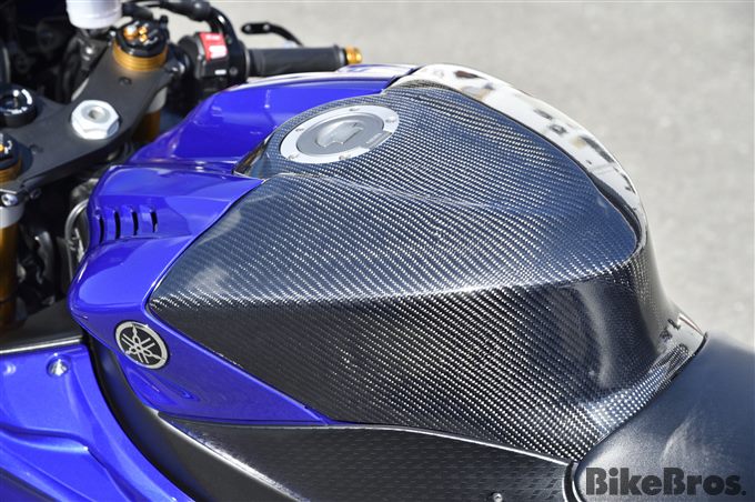 YZF-R6をスタイリッシュに飾るオリジナルボディパーツの画像