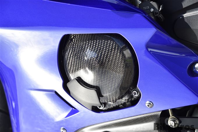 YZF-R6をスタイリッシュに飾るオリジナルボディパーツの画像