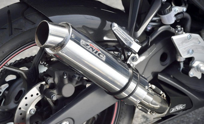 YZF-R25を手軽に楽しくカスタムするオススメパーツとは？ バイクブロス
