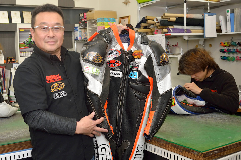 オーダーメードのツナギメーカー ジニアス のバイク用グローブ ジャケット 特集記事 最新情報 バイクブロス
