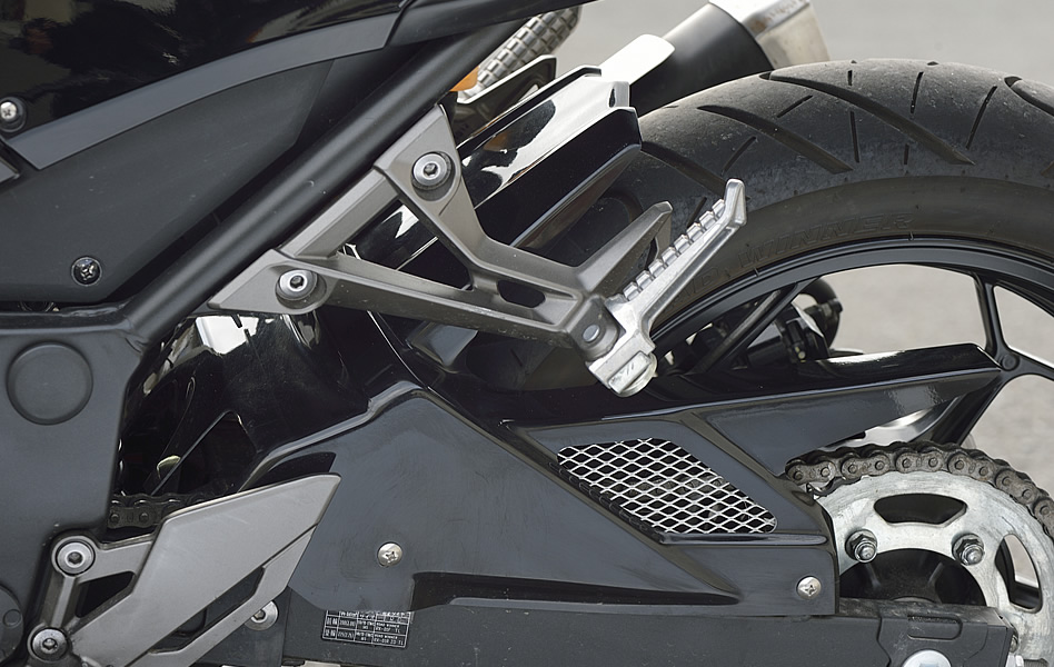 Ninja250RをZX-6R風に変えるカスタム外装キット 才谷屋