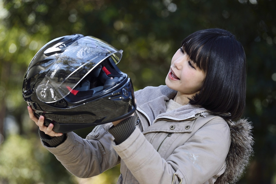 夏のバイクツーリングにも最適な軽くて涼しいフルフェイスヘルメット「OWL KEIRYO」