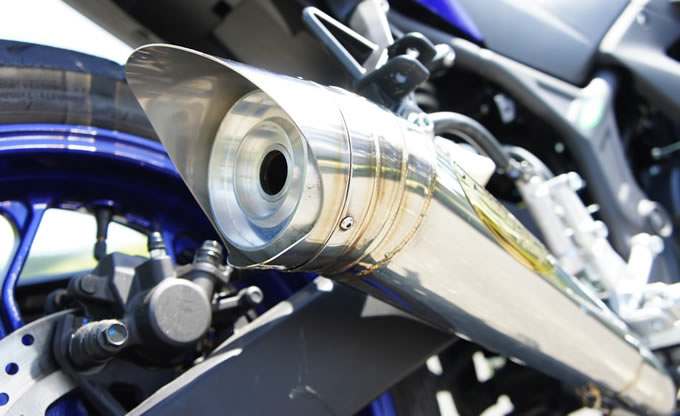 YZF-R25の秘めたるパワーを引き出す月木レーシングのマフラー