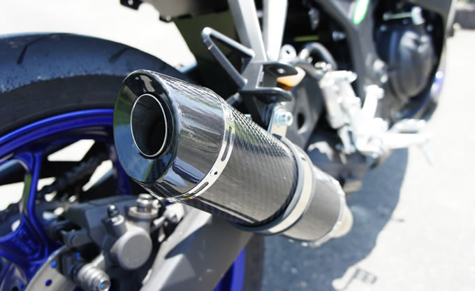 YZF-R25の秘めたるパワーを引き出す月木レーシングのマフラー バイクブロス