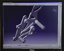 製品の設計に当たっては、平面的な２次元の図面だけではなく立体的に見られる３次元CADシステムも積極的に用いられている。