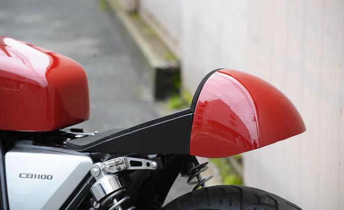 CB1100のカスタムに蘇る60's タンク&シート変更で伝統的カフェ CB1100のカスタムに蘇る60's タンク&シート変更で伝統的カフェ