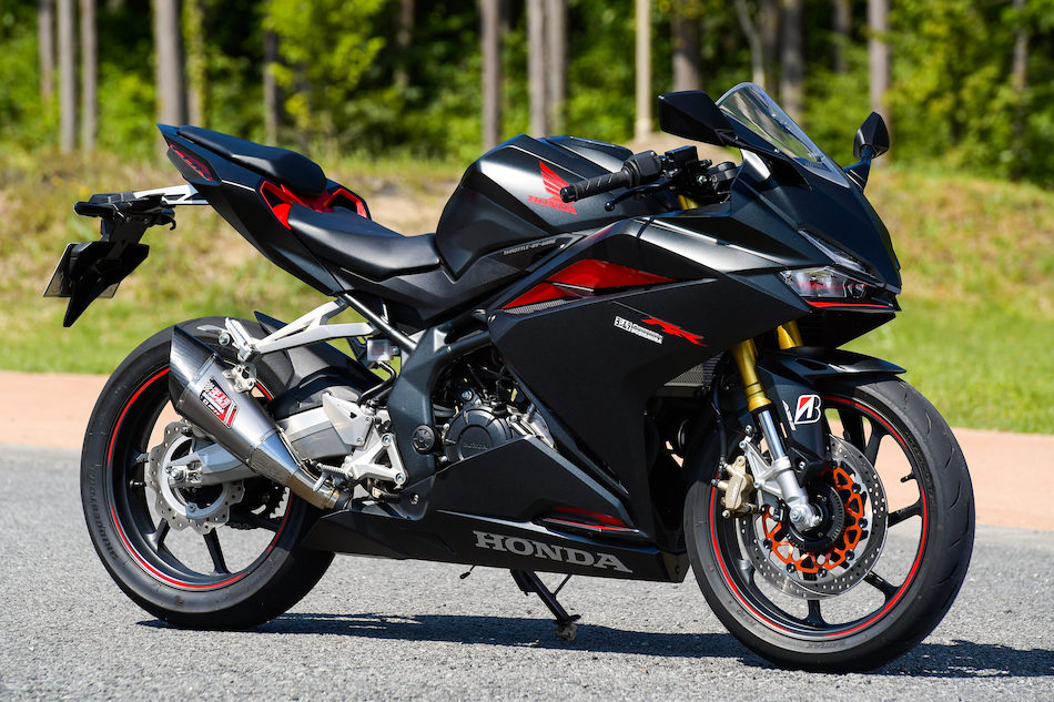 SPICE UP YOUR 250cc SUPERSPORT WITH YOSHIMURA SLIP-ON R-11 / R-77S