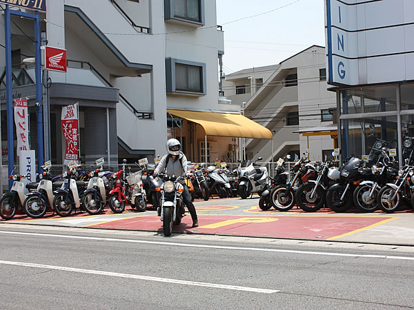 「ベストBike松山坊ちゃん店」でCB400SFをレンタル。ルートを相談すると「バイク返却まえに温泉に入ったほうがいい」とのこと。