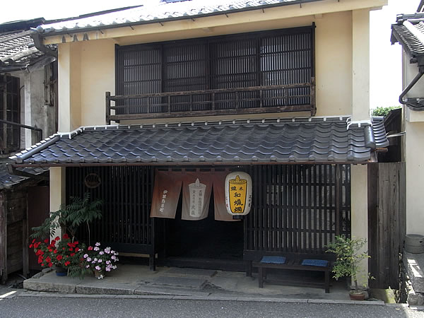 江戸時代から続く伝統工芸和蝋燭をお土産にどうぞ。「大森和蝋燭屋」愛媛県喜多郡内子町内子2214　TEL0893-43-0385