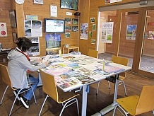 情報コーナーには道の駅近くの山々の登山からハイキング、また岐阜県の観光パンフレットが置いてあります。登山の際にはここで登山届けを出してください。