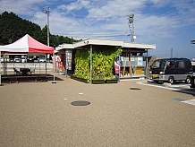 道の駅のレストランは駐車場前にありますが、見易い看板が無いためにちょっと分かりにくいです。レストラン内はテーブルが五つほどであまり大きくはありません。