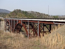 この道の駅へ続くしゃくなげ大橋。福富町で愛されている「しゃくなげ」というツツジ科の花が由来のようです。見事な見晴らしのいいストレートで、爽快感抜群です!スピードの出しすぎ注意（笑