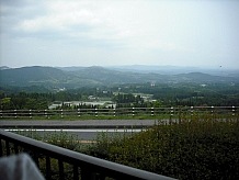 霧島神話の里公園まで登ると、晴れていれば桜島まで見渡せるようです。