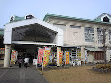 バザール館2Fのレストラン街のB級グルメ横町では、新潟の5大ラーメンのほか、2大かつ丼の新潟タレかつ丼、長岡洋風カツ丼が食べられます。