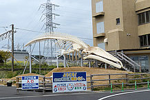 道の駅 和田浦WA・O！の名物のひとつである、シロナガスクジラの原寸大骨格標本（レプリカ）です。全長は、26ｍもあるそうです。ここに巨大な尾鰭がつくと、30ｍ近くになると思うと圧巻です。