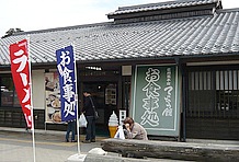 信州そばも魅力のひとつ。特にこの道の駅内にある「お食事処 てのひら館」で出されるそばは風味豊かで香り高く、適度にコシもあってなかなか美味。信州の美食を味わいたい人にはぜひ試してみて欲しい。