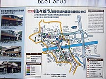 道の駅前の佐々並市は伝建地区に選定されるほどの、残しておきたい伝統的町並みですが、まれに維持ができてない建物が見られるのは残念です。バイクを道の駅に置いて散策できる距離です。