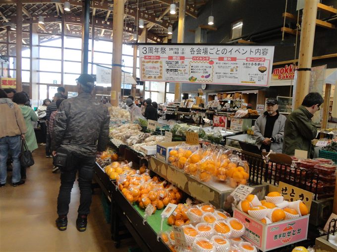 【ライダー目線で調査／道の駅 もっくる新城】木材とお客さんが多く集まる人気駅