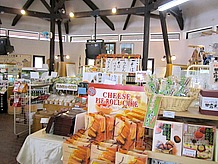 日本 ・ ドイツロマンチック街道資料館にも特産品ショップとはまた違ったタイプのお土産が販売されています。この近くの県道55号は日本ロマンチック街道と名前が付けられていますが、名前に負けていました。