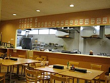 レストラン「そば処淡竹」は十割そばを出すことで知られおり、ここで食事するために訪れる人も多いです。蕎麦は近くの勝雄の郷で取れるものを使っているそうです。
