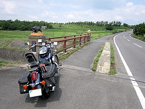 農業公園ブルーメの丘から国道421号線に抜ける9.4kmの広域農道。交通量が少なく適度なアップダウンがあって楽しい道です。