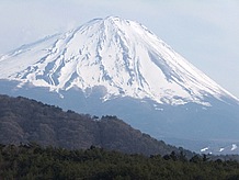西湖から見た富士山。やっぱり日本一のお山です。信仰の対象でもあります。