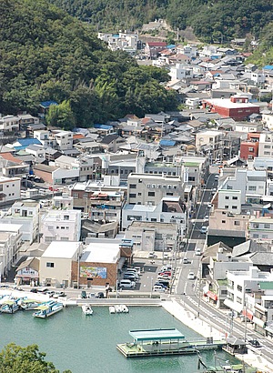 日生にもある、港の見える丘公園。南に広がる瀬戸の景色。その正面には小豆島が見える。のんびりと景色を楽しめる、寛ぎの場所。