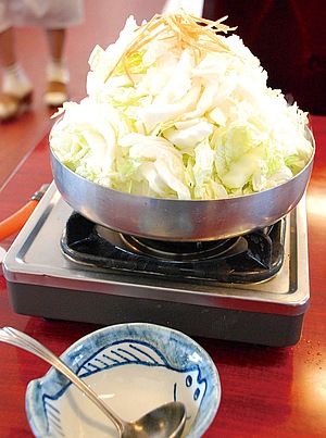 長浜市は旧高月町にある『びわこ食堂』の名物は、野菜が“てんこ盛り”で出てくる鍋料理。