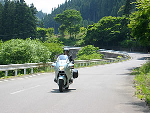 四時川沿いの国道289から349号線のルートは快適な道が続きます。飛ばしすぎにご注意を。