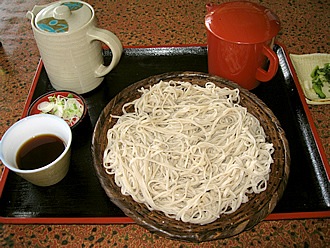 色も艶も最高の、この店の蕎麦は絶品。是非ご賞味あれ。