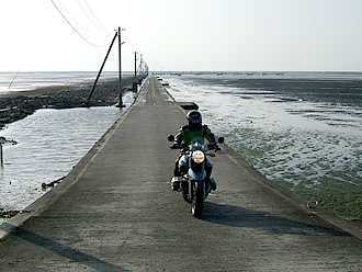 天草に行く道筋にある宇土の海の中道。