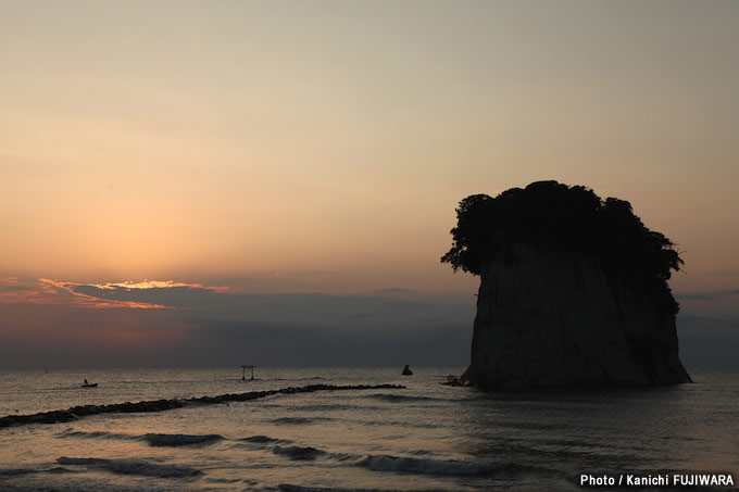 日本の絶景100選 見附島（石川県）の画像