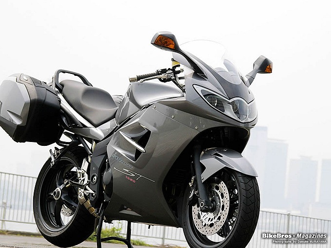 トライアンフ ST1100