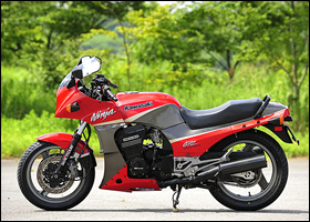 KAWASAKI GPZ900R 1998